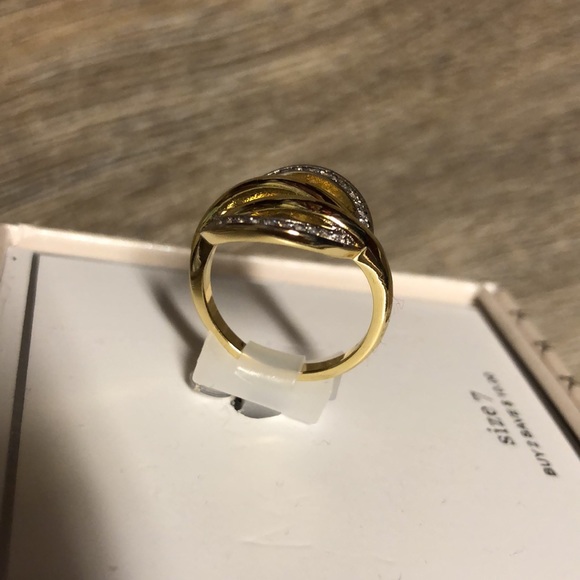 Brand 🆕💖💖💖 DILLARD’S ring - Picture 3 of 10